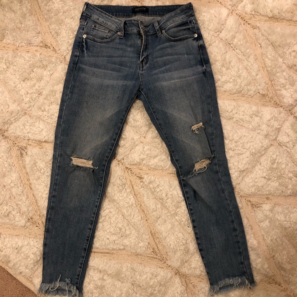 Light wash denim, Mid rise, ankle crop